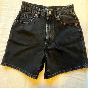 Zara women’s denim shorts US 2